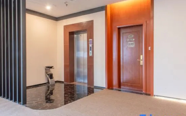 Xingyue Hotel (Guangzhou Panyu Changlong South High-speed Railway Station)