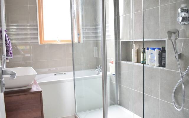 Lovely Flat in Brixton With Balcony