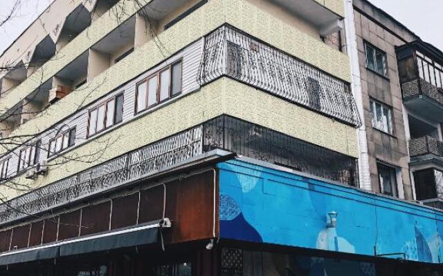 Downtown Modern Studio