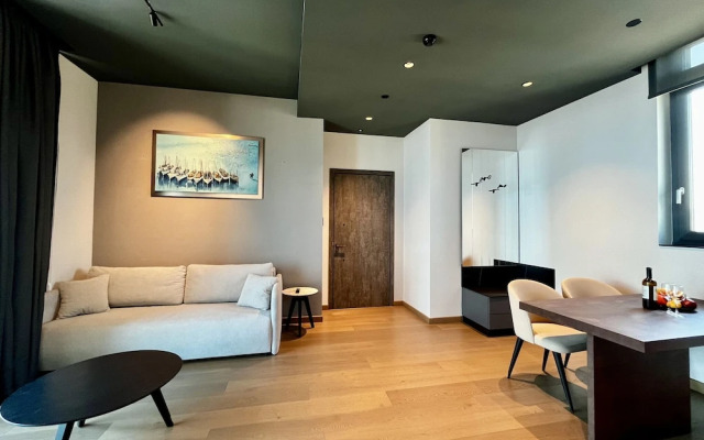 128 LIM - 2106 Stay Only Tower Suite