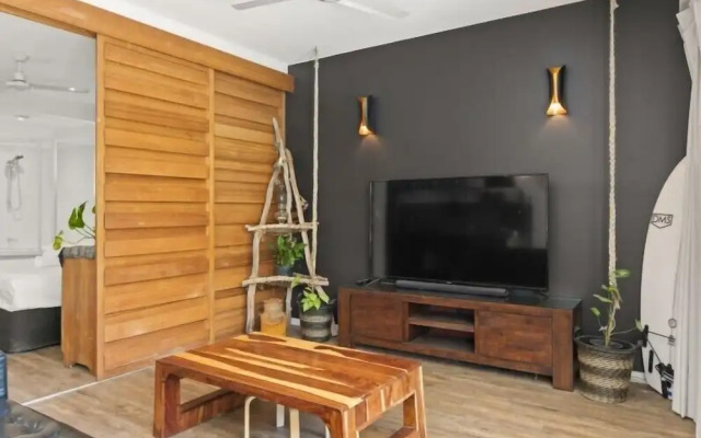 Casuarina Apartment 200m from the Beach
