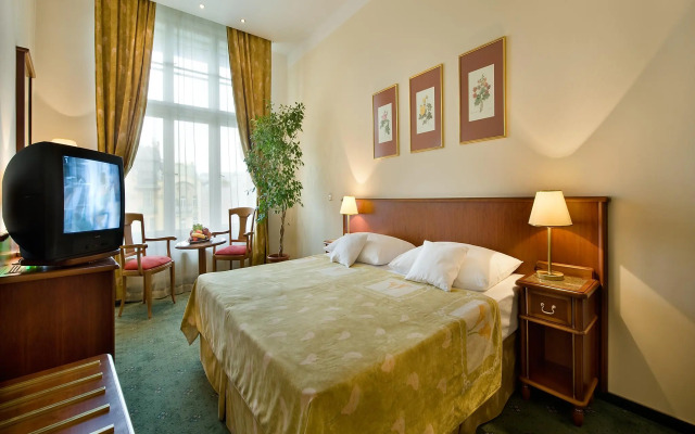 EA Hotel Rokoko