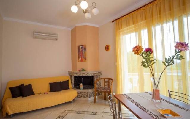 The Garden Near The Beach -Jacuzzi - BBQ