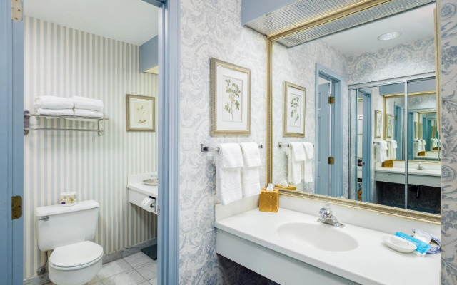 The Farmington Inn & Suites