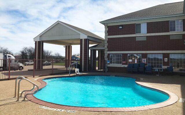 Atria Hotel and RV McGregor