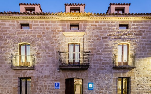 Hotel  YIT La Casona del Arco
