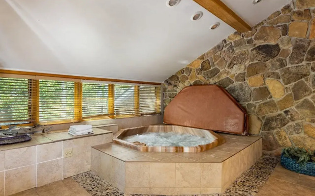 2708 Chateaux Dmont 3 Bedroom Condo