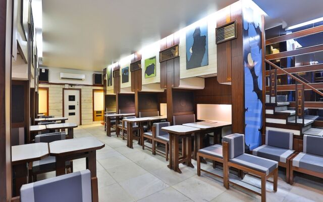OYO 28667 Hotel Moti Mahal