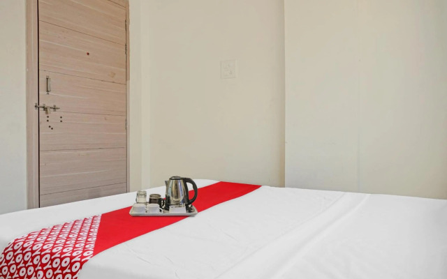 OYO Flagship 70224 Swarg Executive Paradise