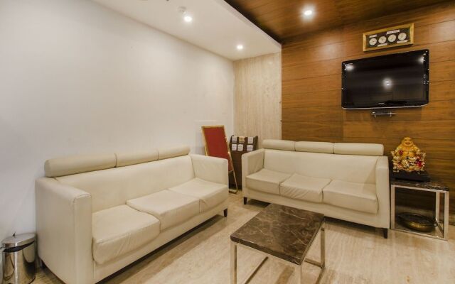 OYO 9960 Kubeera Palace