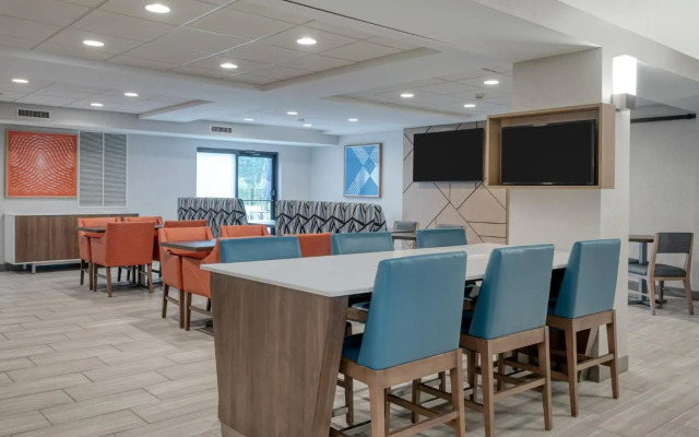 Holiday Inn Express & Suites Wadsworth by IHG