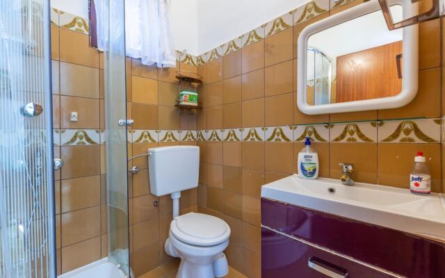 Amazing Apartment in Lokva Rogoznica With Wifi and 2 Bedrooms