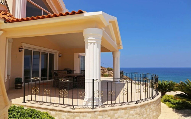 Villa Panoroma by Amy Villas