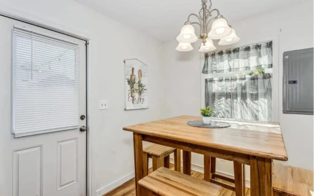 Near Downtown Beach House Apt