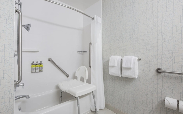 Holiday Inn Express & Suites Saskatoon Centre by IHG