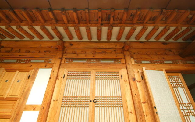 Moon Hanok Guesthouse