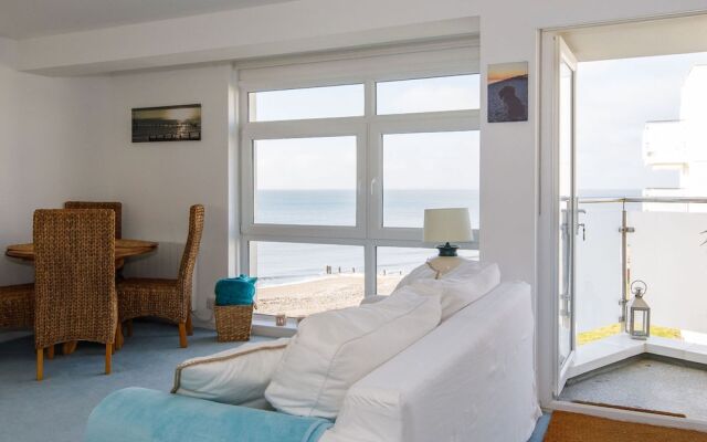Two Bed Seafront Escape in East Wittering
