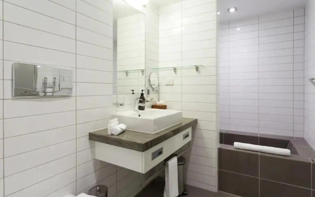 Stunning 1 Bedroom Studio Apartment