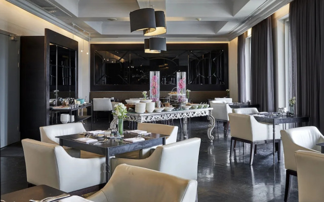 Queen Victoria Hotel & Manor House by NEWMARK