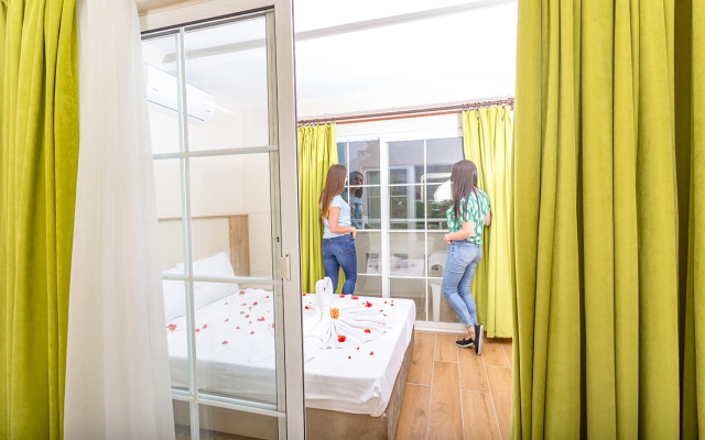 Rich Melissa Hotel