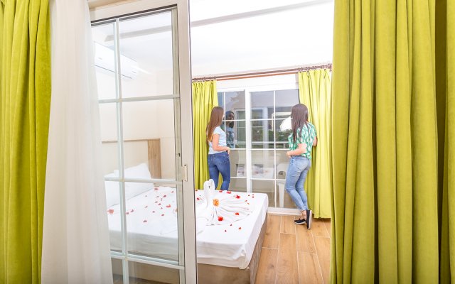 Rich Melissa Hotel