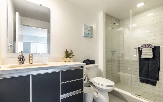 Fully Furnished 3br Apartment On Poinsettia Pl 3 Bedroom Apts by RedAwning
