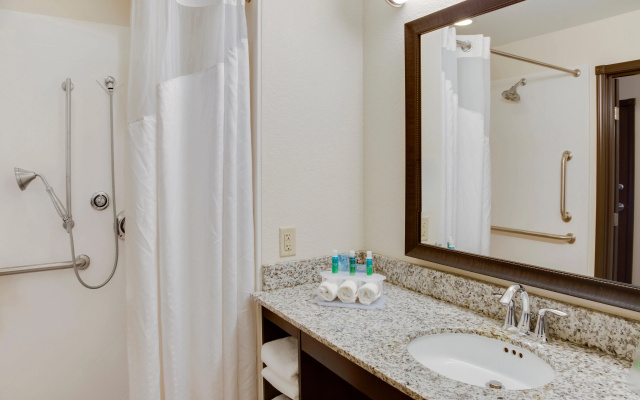 Holiday Inn Express & Suites Nevada by IHG