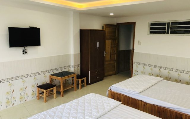 Binh Minh Hostel by OYO Rooms