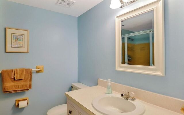 Relaxing Condo With two Pools and Steps to Beach