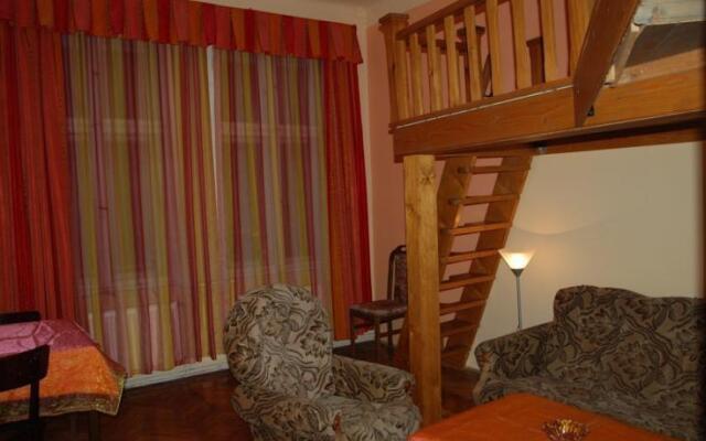 SATURNIN, café-bar, guesthouse