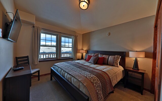 Cozens Pointe - 2 Br Condo