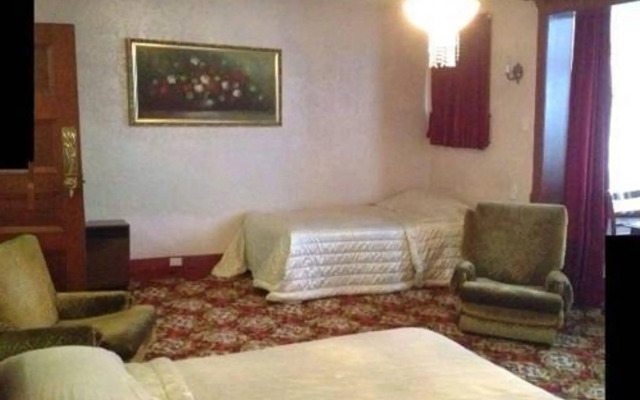 Motel Mayfair on Cavell