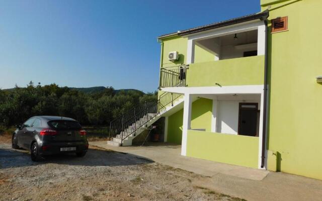 Apartments Leo Janjina