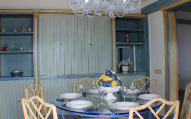 Avenida 5A in Roses With 3 Bedrooms and 2 Bathrooms