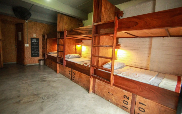 Canova Hostel & Pizza