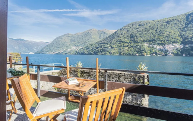 Your Private Harbour Nearby George Clooney by Rent all Como