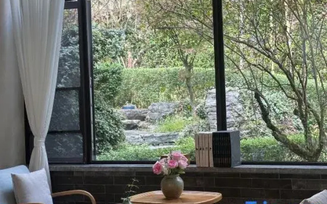 Phoenix Xueqingji Humanity Banshan Homestay (Phoenix Ancient City Branch)