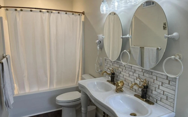 Holland Farmhouse Inn B & B