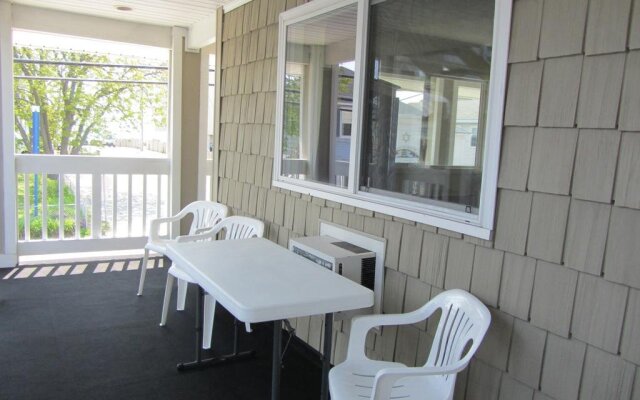 Green Dolphin Motel