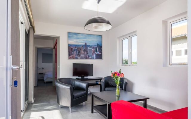 Apt 80m2 Jan Thiel Area W/ Balcony, Pool & Tropical Garden