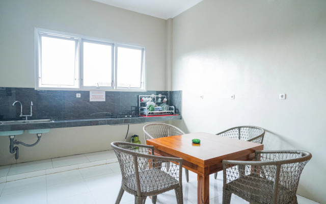 RedDoorz near Wisata Paribendo Lawang