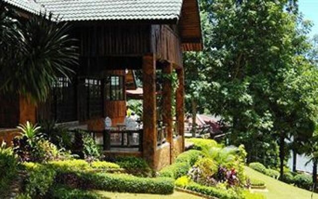 Sai Yok Country Resort & Spa