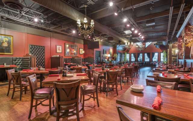 Best Western Plus White Bear Country Inn