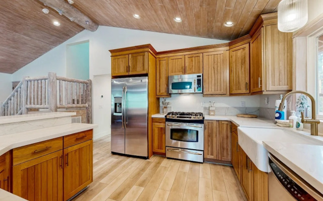 Big Bear White Skies #674