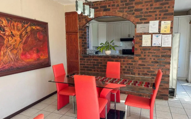 Palmgrove Lodge