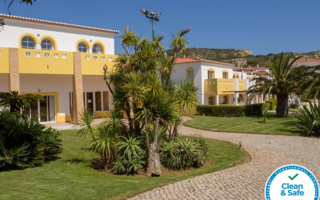 Luz Bay Hotel