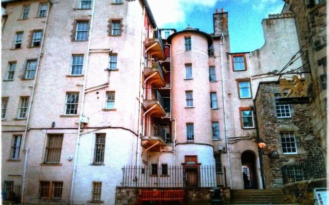 Royal Mile Tower Apartment