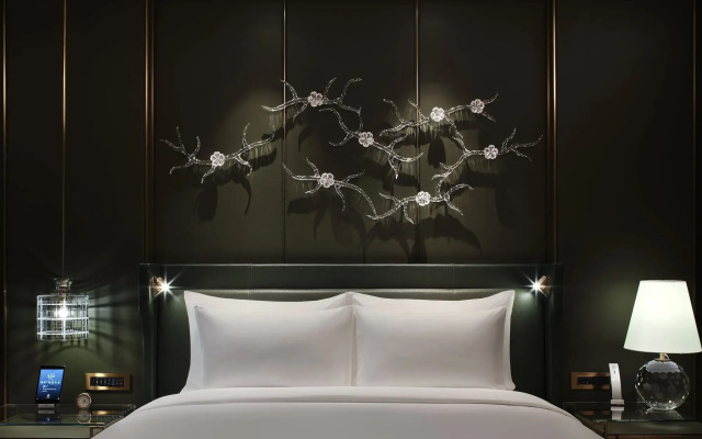 J Hotel, Shanghai Tower