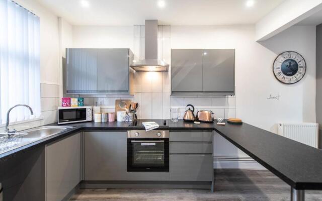 Liverpool Harrow Road Sleeps 6- Infinity Apartment