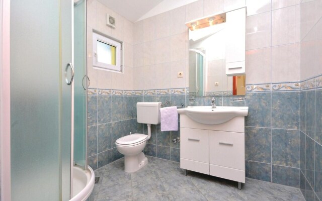 Amazing Home in Lokva Rogoznica With Wifi and 3 Bedrooms